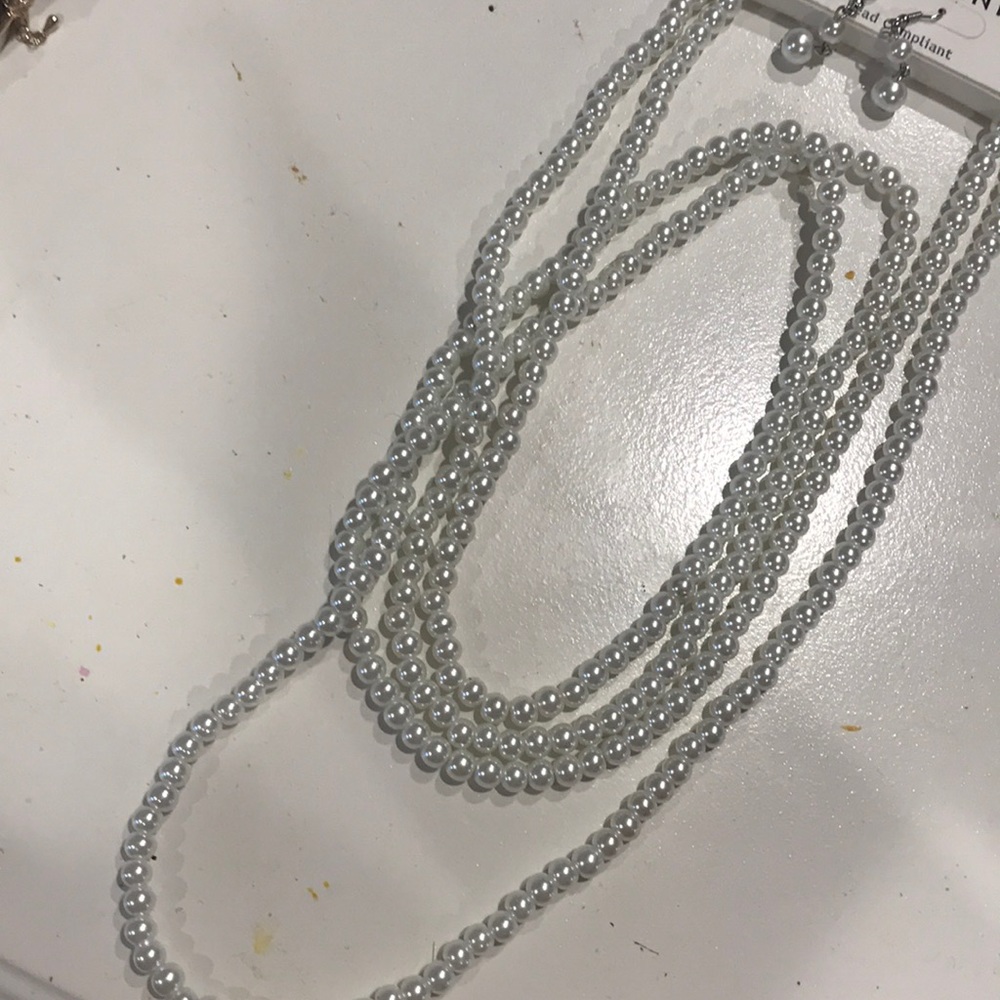 Long pearl necklace
